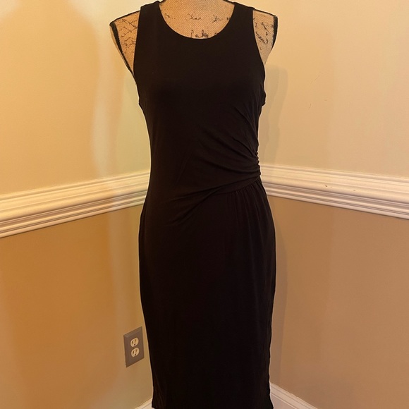 LOFT Dresses & Skirts - Loft Basic Black Dress EUC